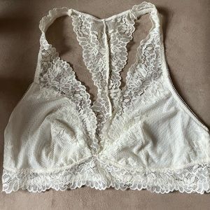 MaidenForm ivory lace bra, size large